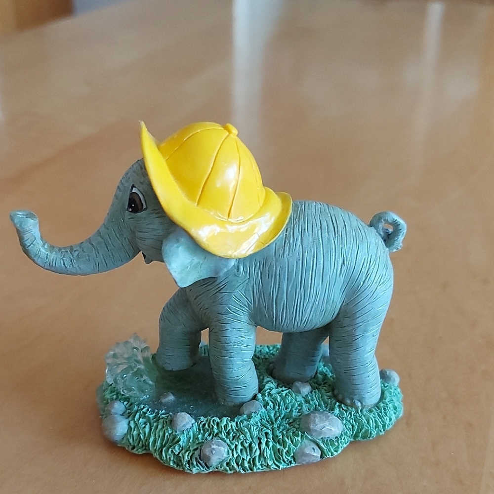 Vintage 1997 The Hamilton Collection, Rainy Day Splash Elephant Figurine